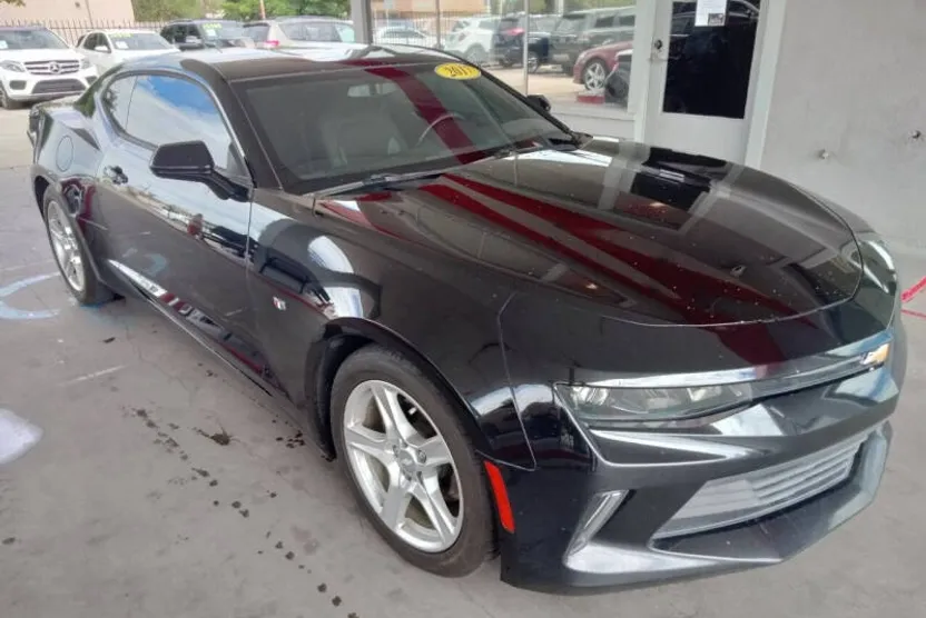 2017 Chevrolet Camaro Coupe 1LT photo 1