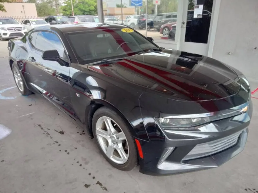 2017 Chevrolet Camaro Coupe 1LT photo 1