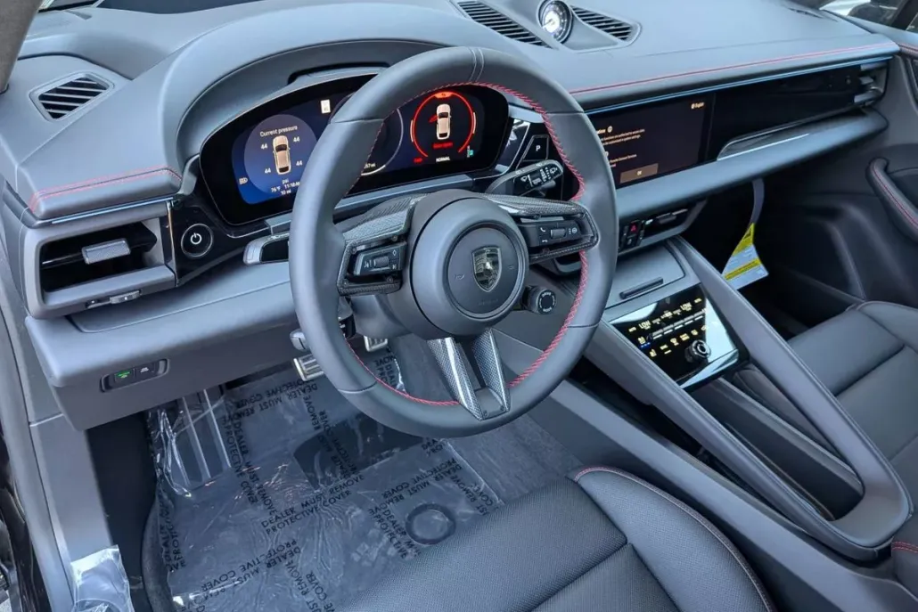 2025 Porsche Macan Electric Turbo photo 1