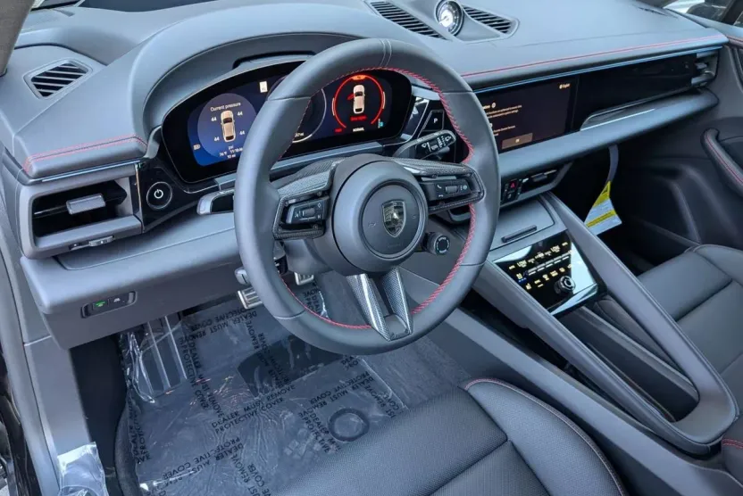 2025 Porsche Macan Electric Turbo photo 1