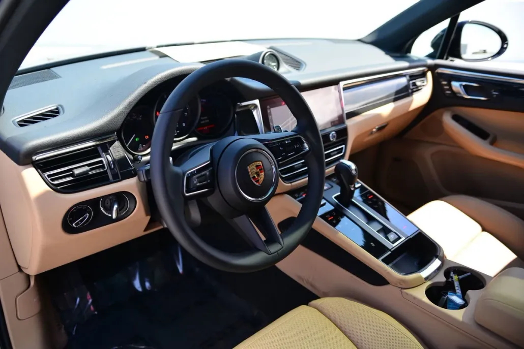 2025 Porsche Macan S photo 1