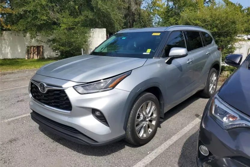 2022 Toyota Highlander Limited photo 1