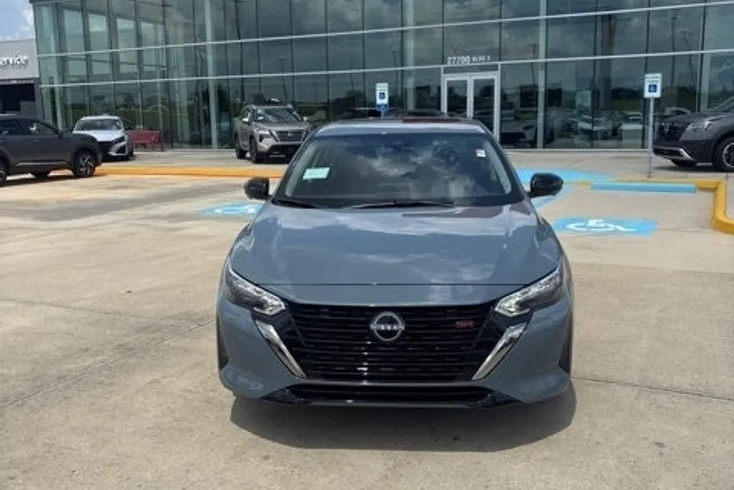 2025 Nissan Sentra SR photo 1