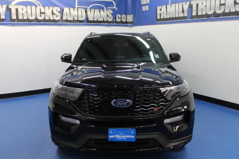 2020 Ford Explorer ST photo 1