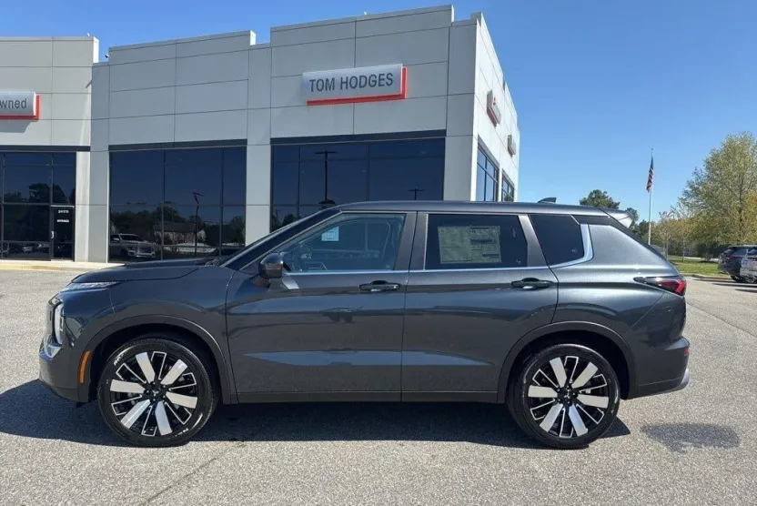 2025 Mitsubishi Outlander SE 2.5 S-AWC photo 1