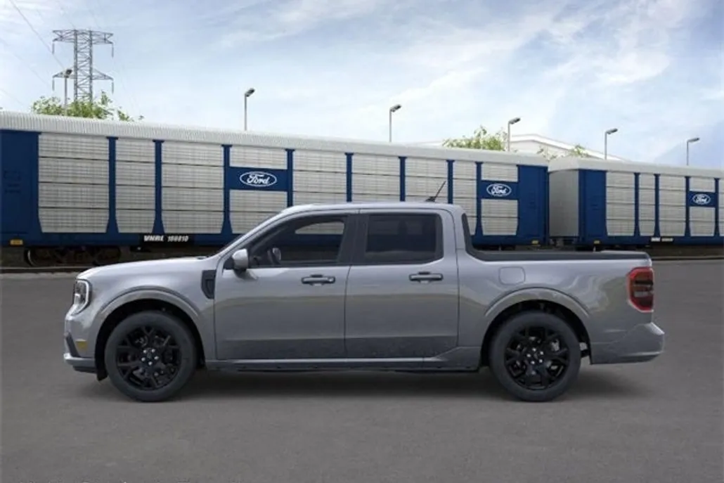 2025 Ford Maverick photo 1