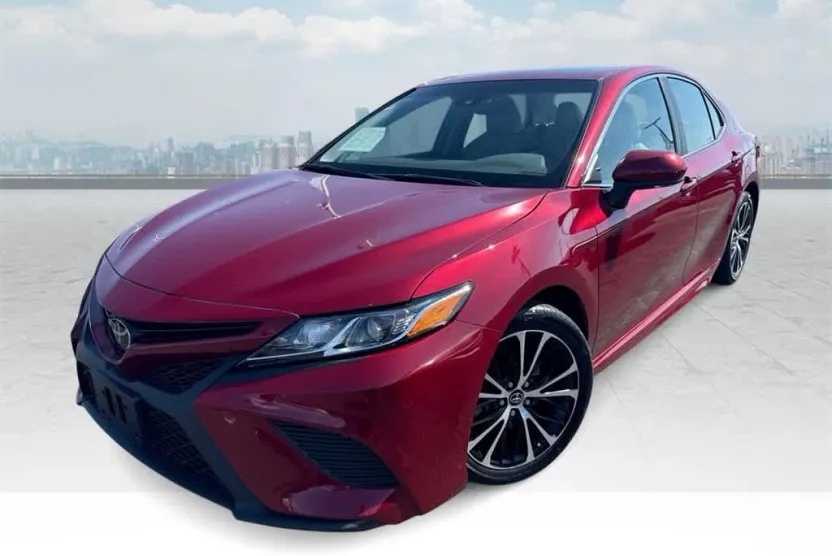 2018 Toyota Camry L photo 1