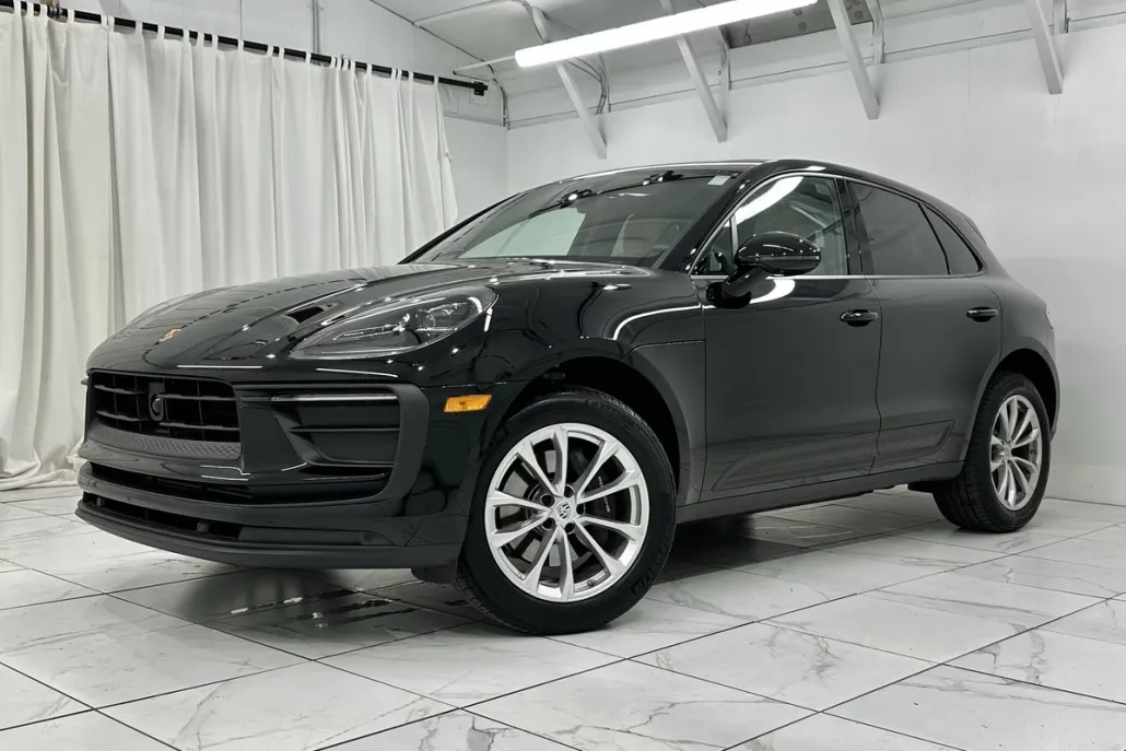 2024 Porsche Macan Base photo 1