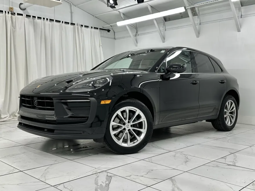 2024 Porsche Macan Base photo 1