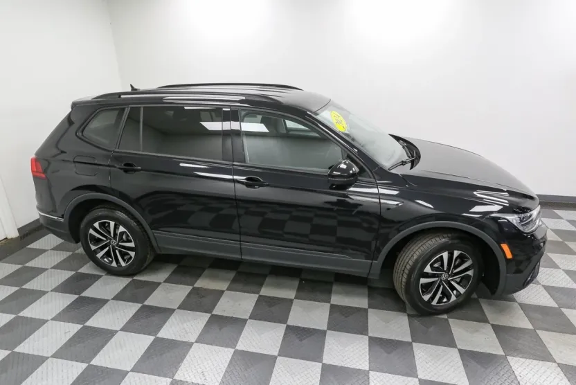 2024 Volkswagen Tiguan S photo 1