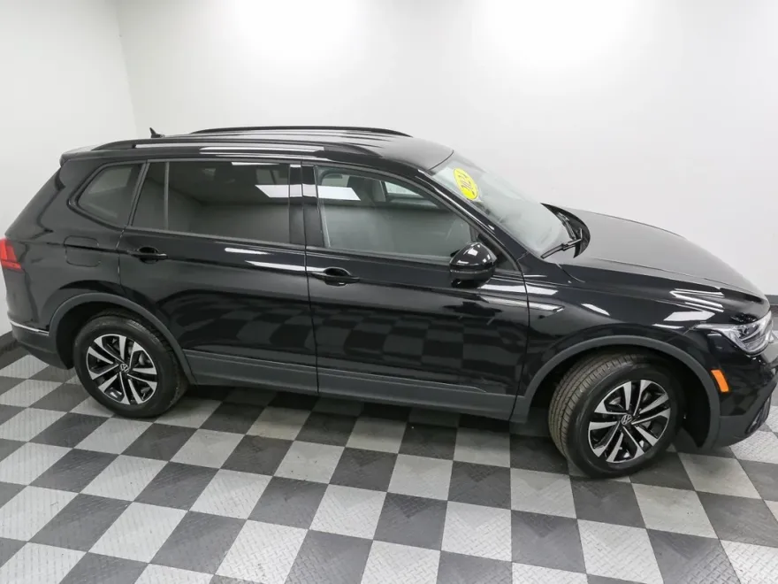 2024 Volkswagen Tiguan S photo 1