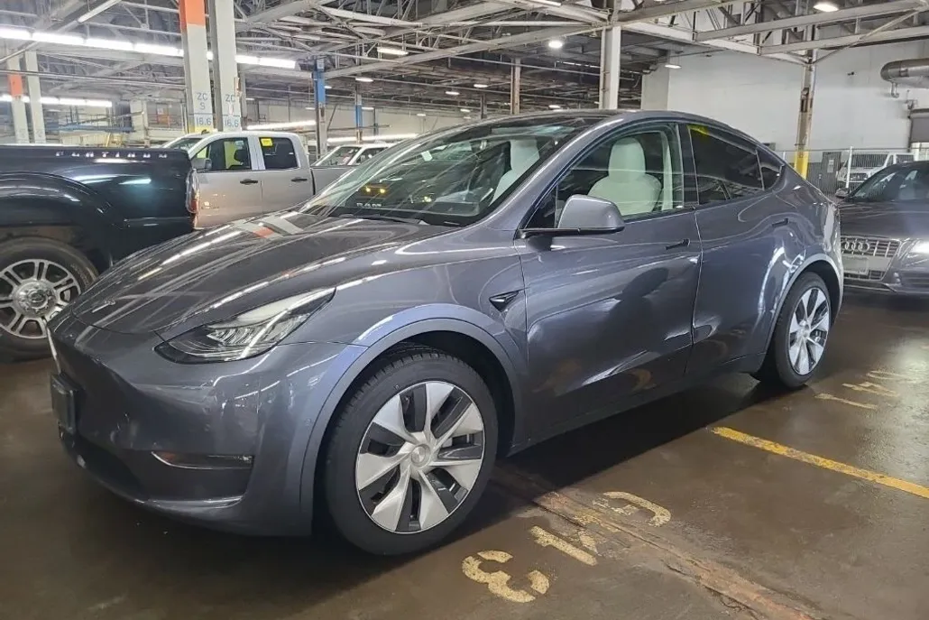 2021 Tesla Model Y Standard Range photo 1