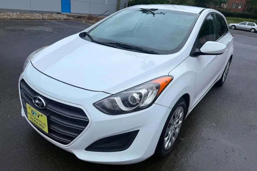 2017 Hyundai Elantra GT photo 1