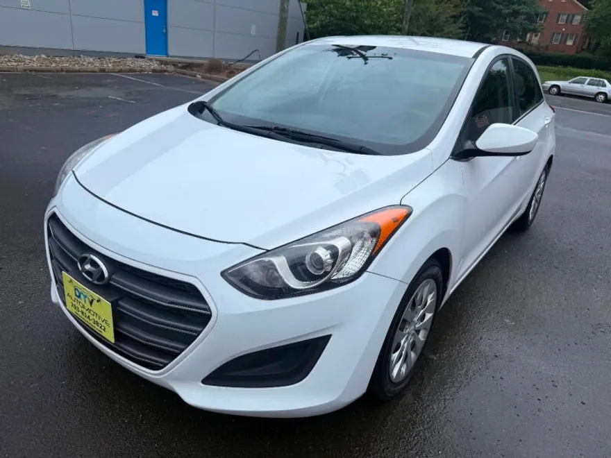 2017 Hyundai Elantra GT photo 1