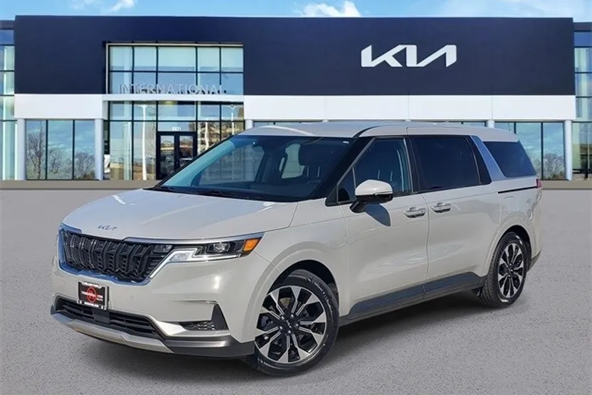 2023 Kia Carnival EX photo 1
