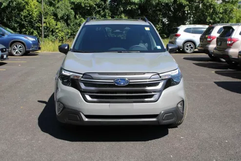 2025 Subaru Forester Premium Base photo 1