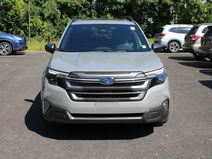 2025 Subaru Forester Premium Base photo 1