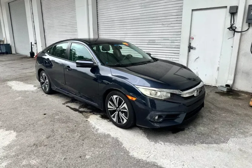 2017 Honda Civic EX-T photo 1