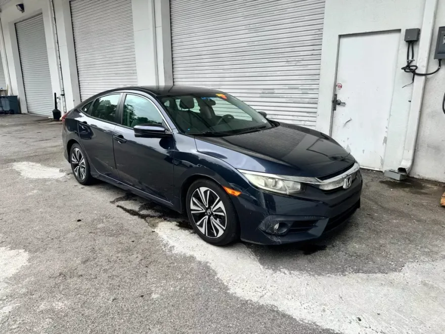 2017 Honda Civic EX-T photo 1