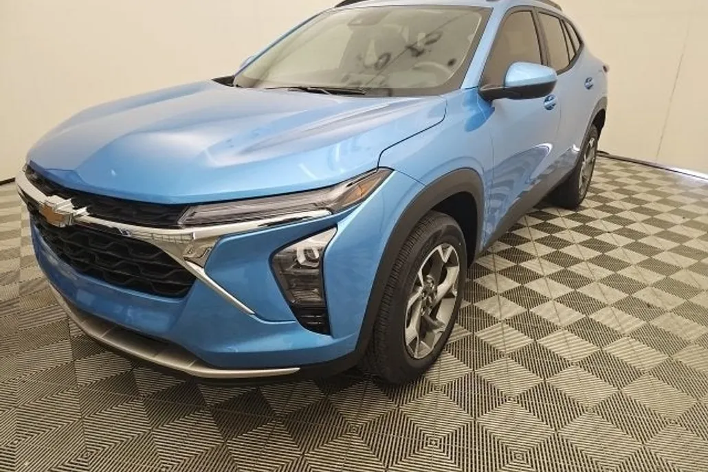 2025 Chevrolet Trax LT photo 1