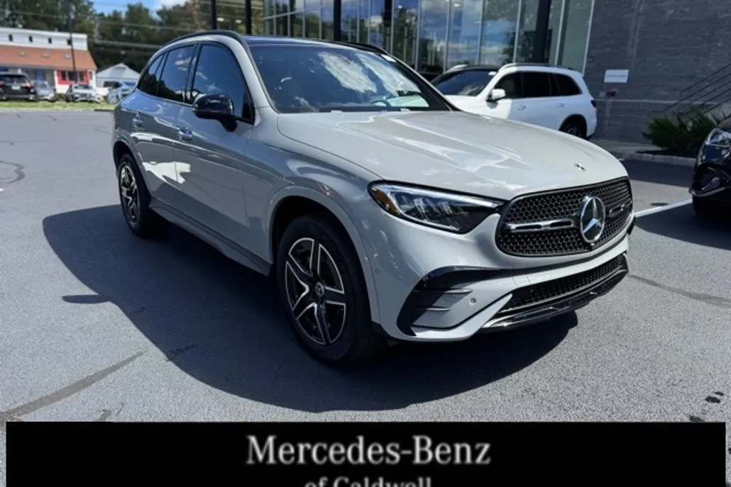 2026 Mercedes Benz GLC 300 4MATIC photo 1