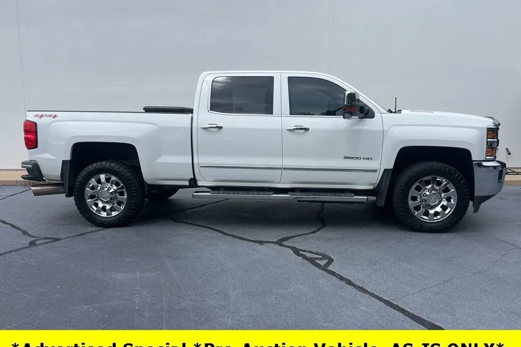 2016 Chevrolet Silverado 3500HD LTZ photo 1