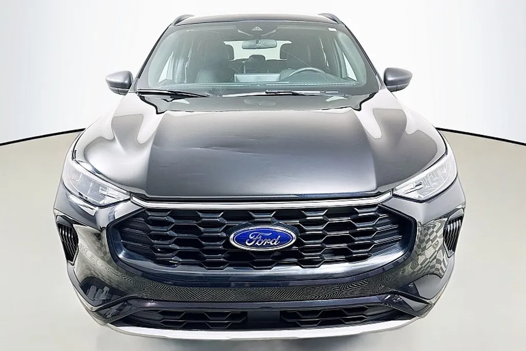 2023 Ford Escape ST-Line photo 1