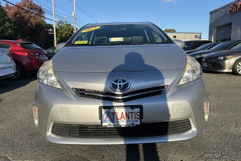 2014 Toyota Prius V Three photo 1