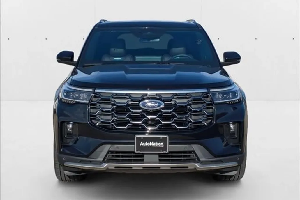 2025 Ford Explorer Platinum photo 1