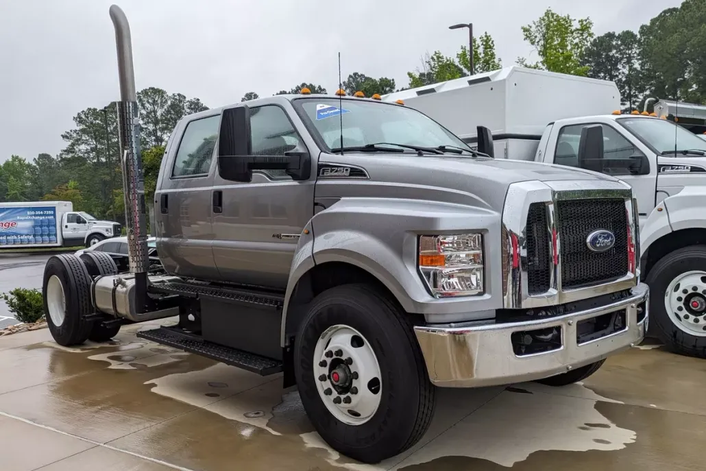 2026 Ford F-750 Crew Cab photo 1