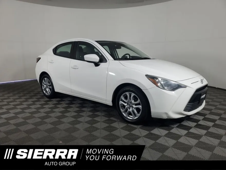 2017 Toyota Yaris iA Base photo 1
