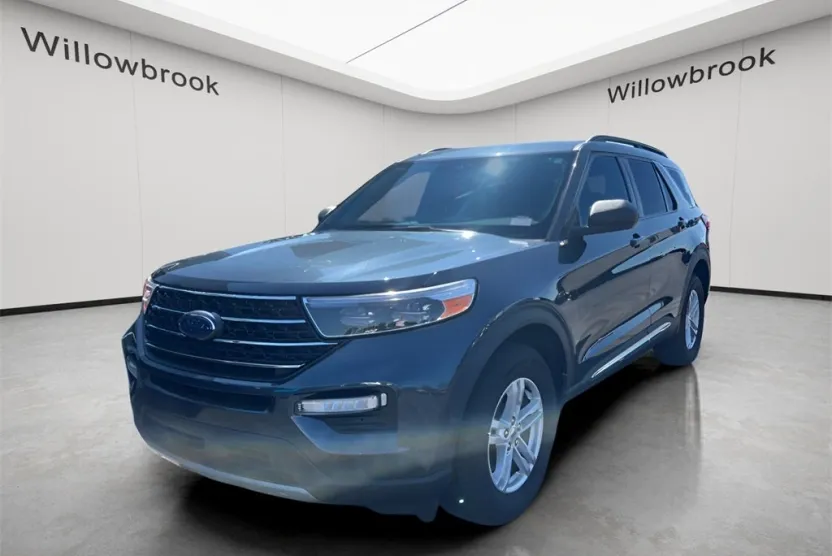 2023 Ford Explorer XLT photo 1