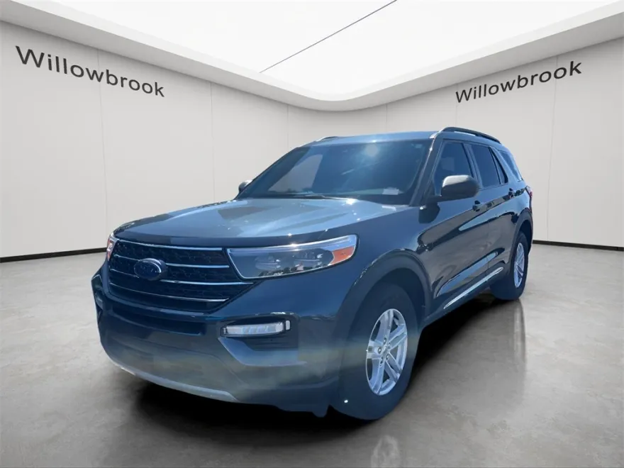 2023 Ford Explorer XLT photo 1