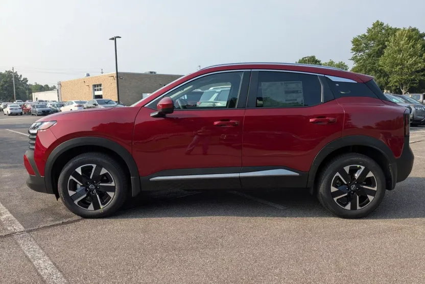 2025 Nissan Kicks SV photo 1