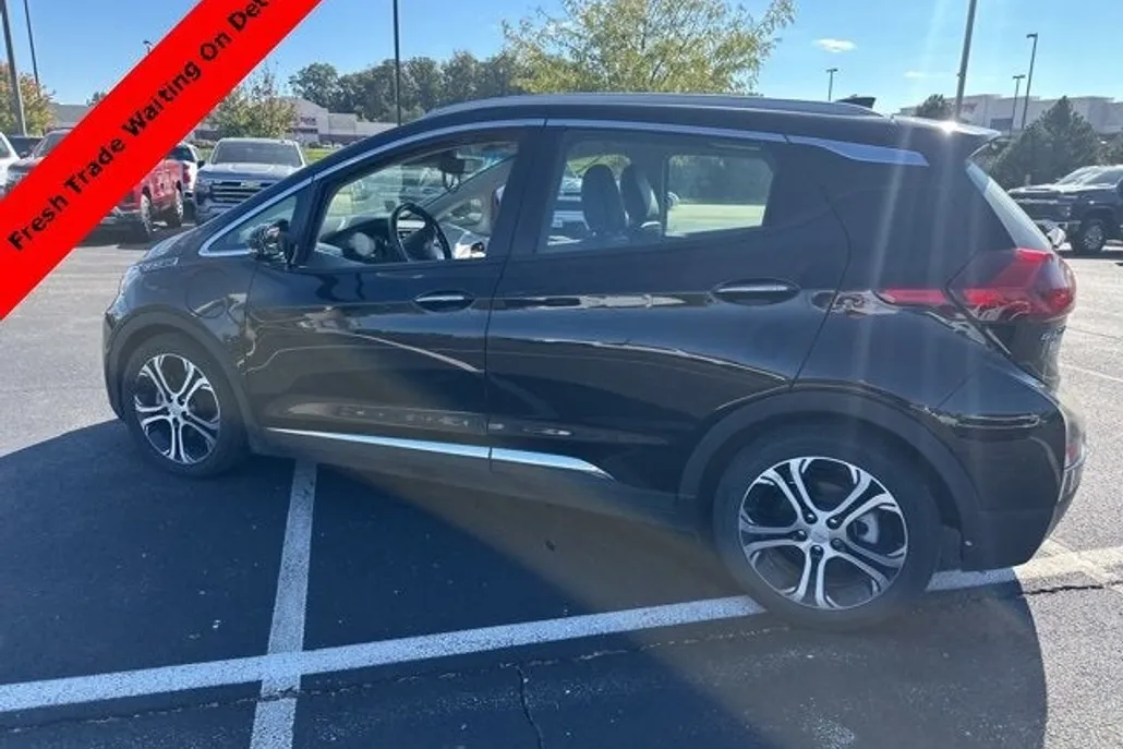 2017 Chevrolet Bolt EV Premier photo 1