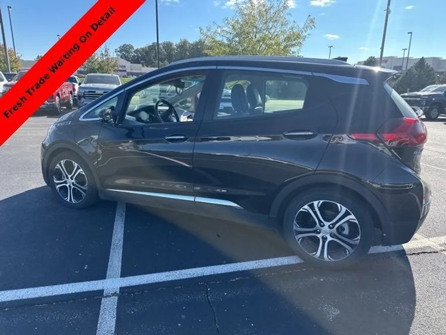 2017 Chevrolet Bolt EV Premier photo 1