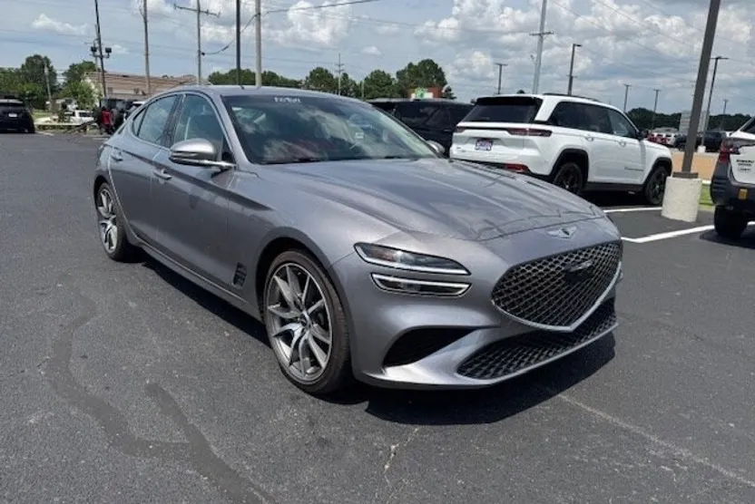 2023 Genesis G70 2.0T photo 1