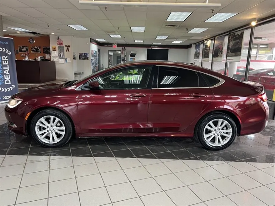 2015 Chrysler 200 Limited photo 1
