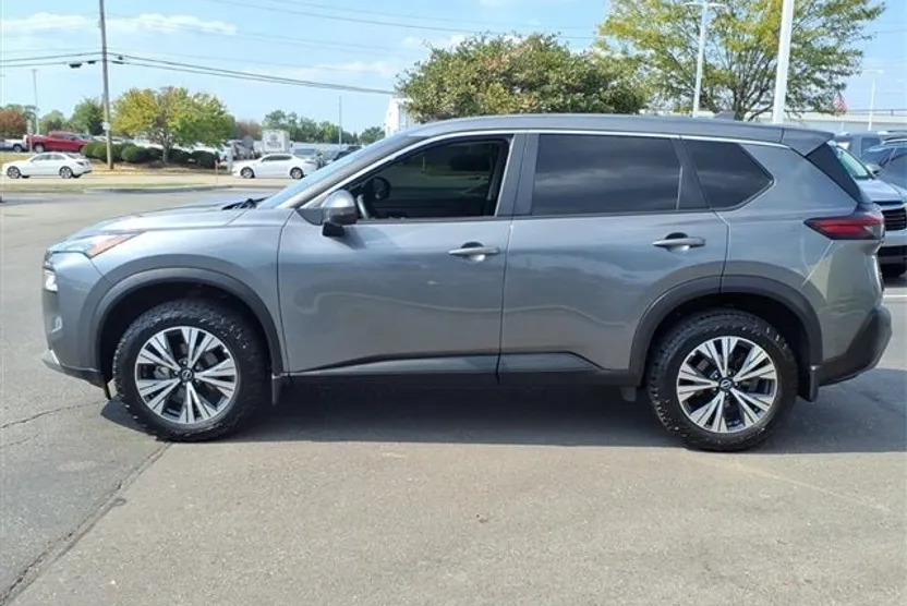 2022 Nissan Rogue SV photo 1