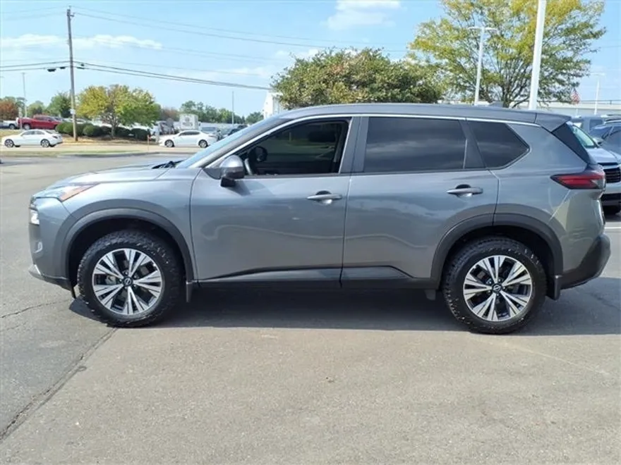 2022 Nissan Rogue SV photo 1