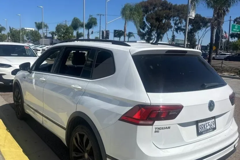 2020 Volkswagen Tiguan SE R-Line Black photo 1
