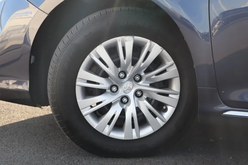 2014 Toyota Camry LE photo 1