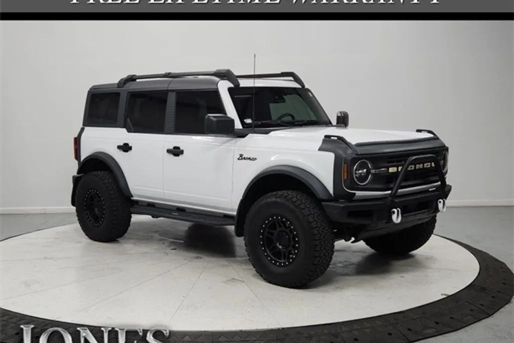 2023 Ford Bronco Base photo 1