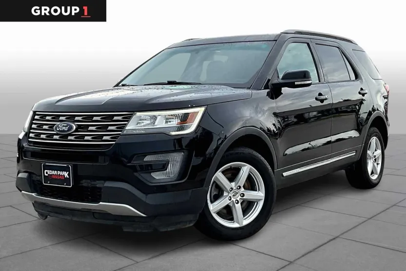 2017 Ford Explorer XLT photo 1