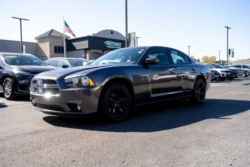 2013 Dodge Charger SXT photo 1