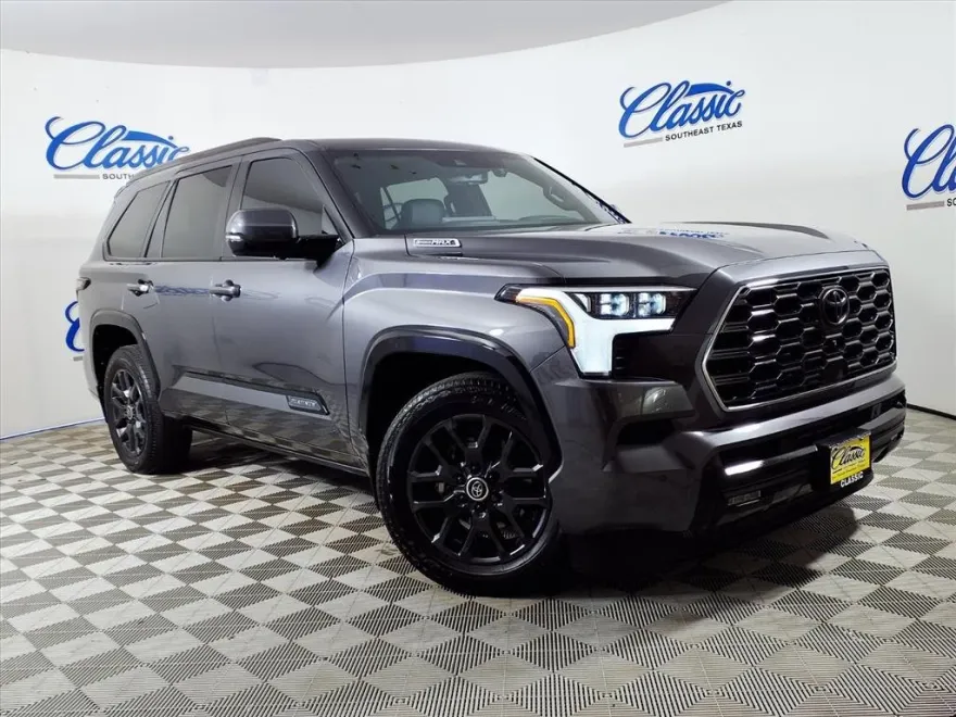 2024 Toyota Sequoia SR5 photo 1