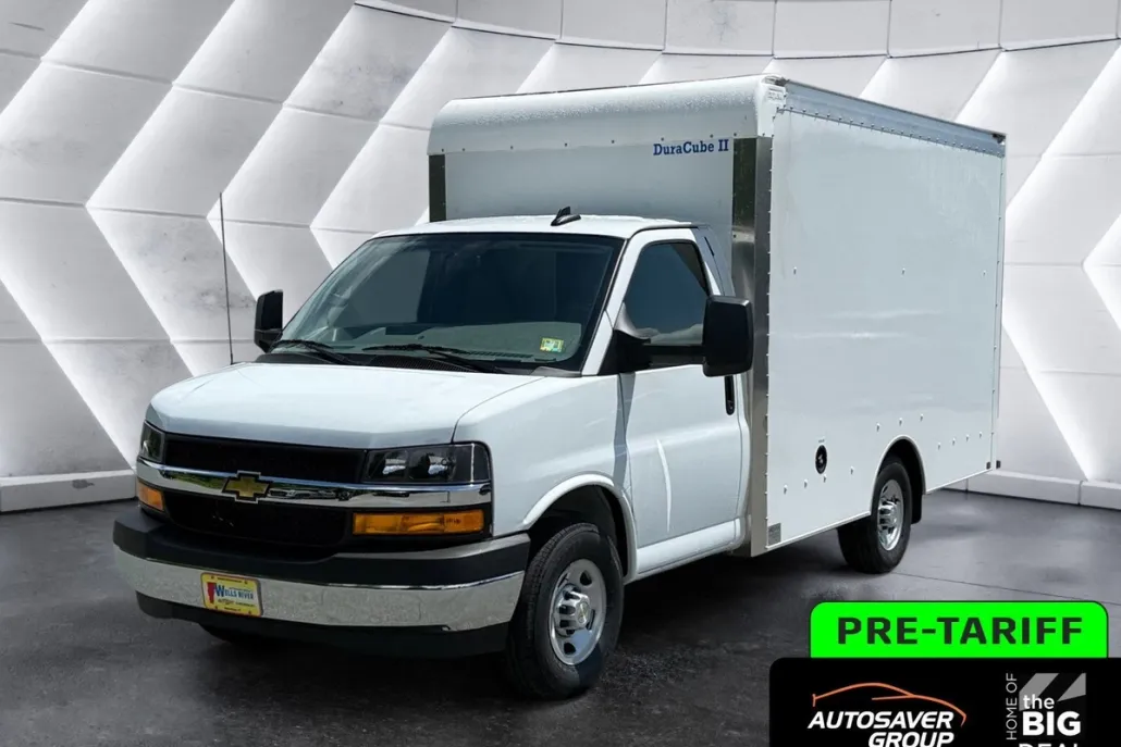 2025 Chevrolet Express Cutaway 3500 Cargo photo 1