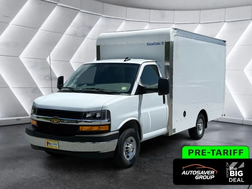 2025 Chevrolet Express Cutaway 3500 Cargo photo 1