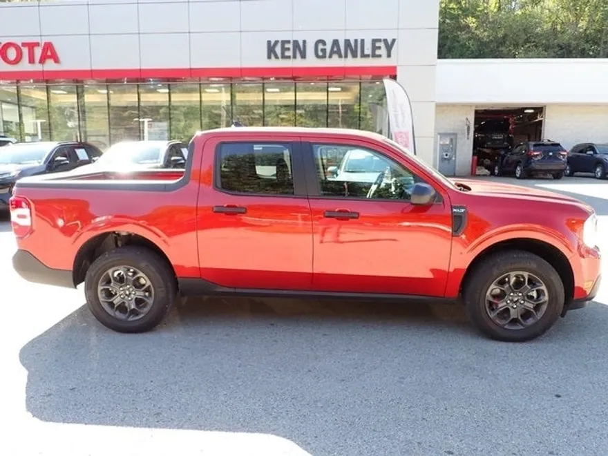 2024 Ford Maverick XLT photo 1