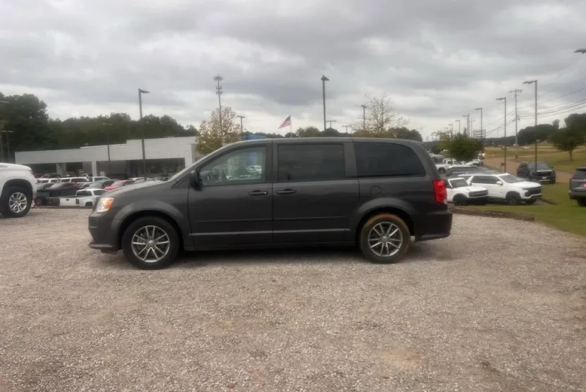 2017 Dodge Grand Caravan SE Plus photo 1